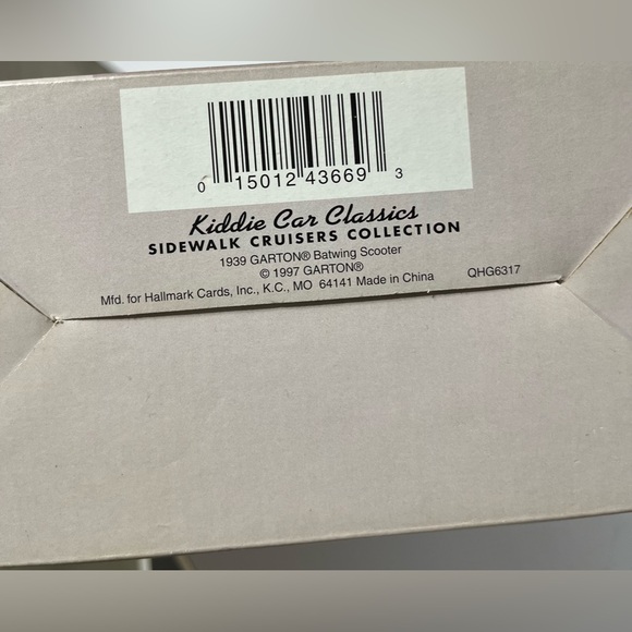 Hallmark 1939 Garton Batwing Scooter replica - Picture 6 of 6